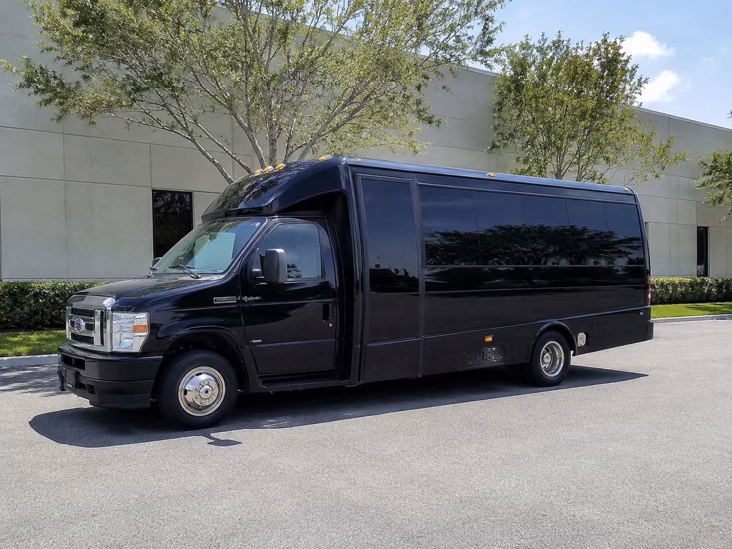 minibuses for smaller concert groups heading to miami gardens